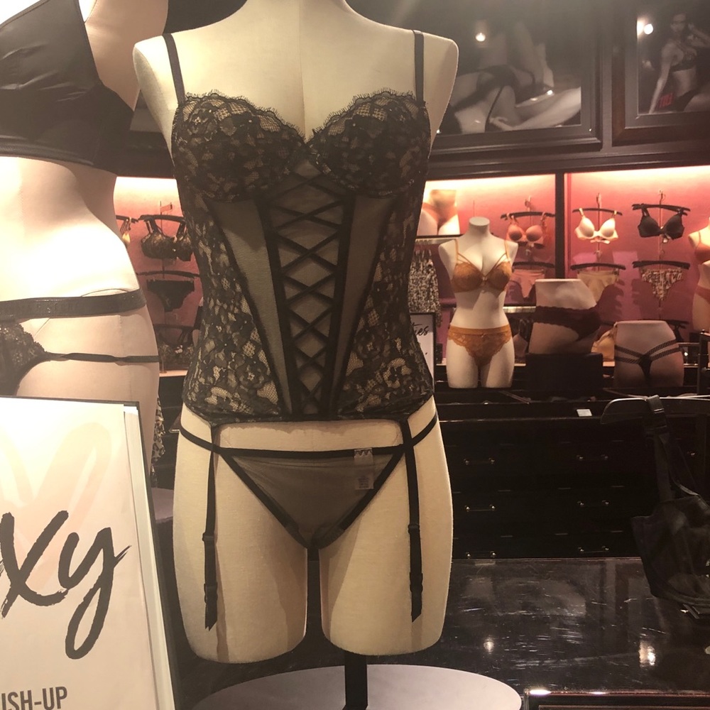 VICTORIA SECRET LINGERIE